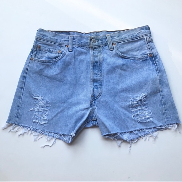 Vintage Levi’s cut off distressed shorts - Picture 2 of 4